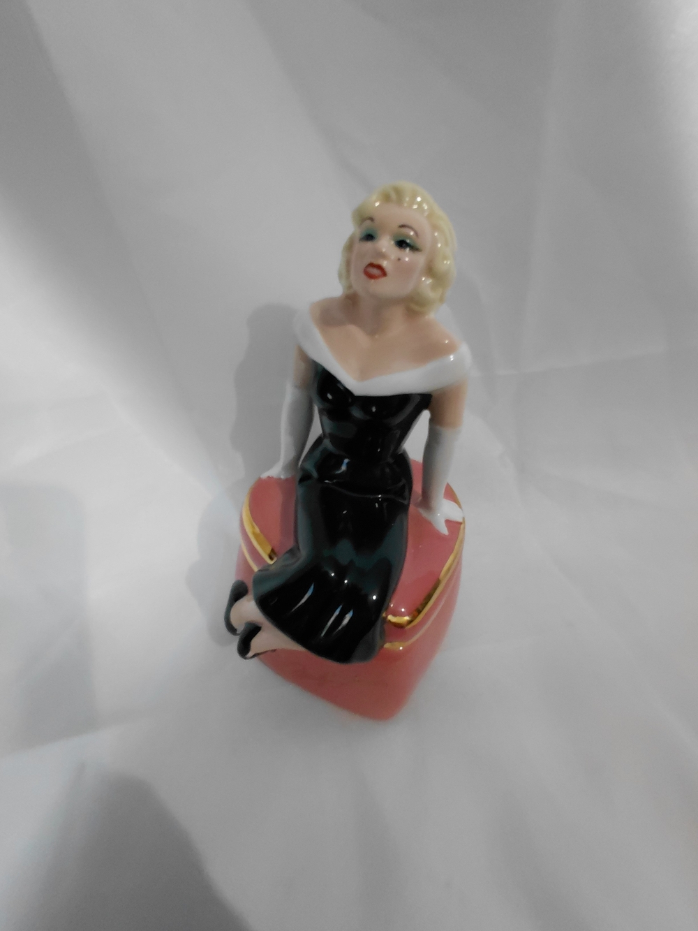 Marilyn Monroe Porcelin Salt And Pepper Shaker